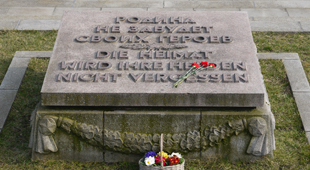 Concrete plaque 'The motherland will never forget its heroes'