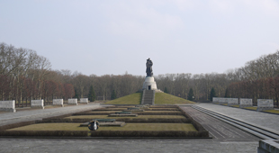 Main memorial of giant Russian soldier