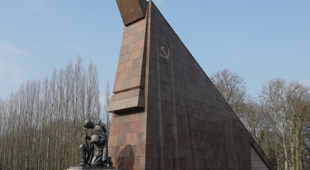 Triangular wall and bronze soldier