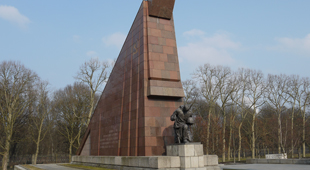 Triangular wall and bronze soldier